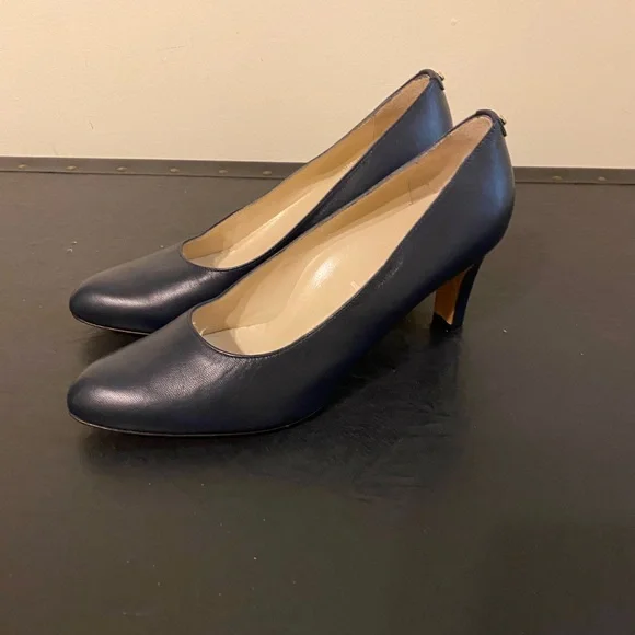 Vallaverde Chic Navy Blue Women’s Leather Heels w/ Letter V on Heel, Sz 8-1/2. - Picture 2 of 14